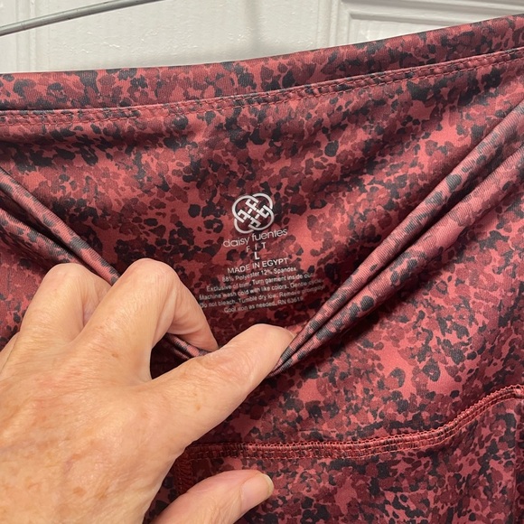 Daisy Fuentes Burgundy Patterned Leggings - Picture 4 of 5